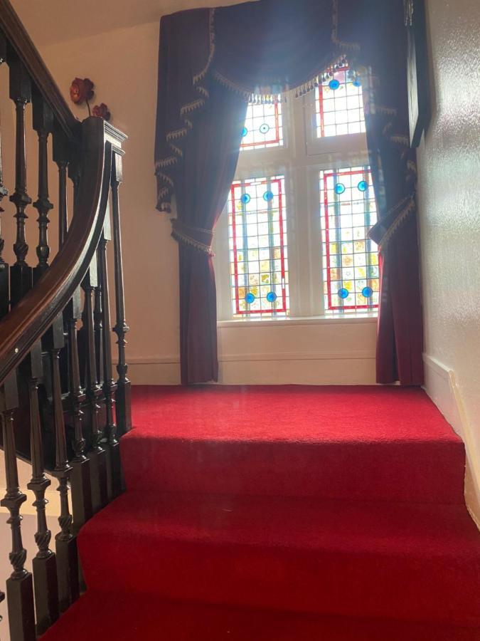 Parlors Hall Hotel Бриджнорт Екстериор снимка