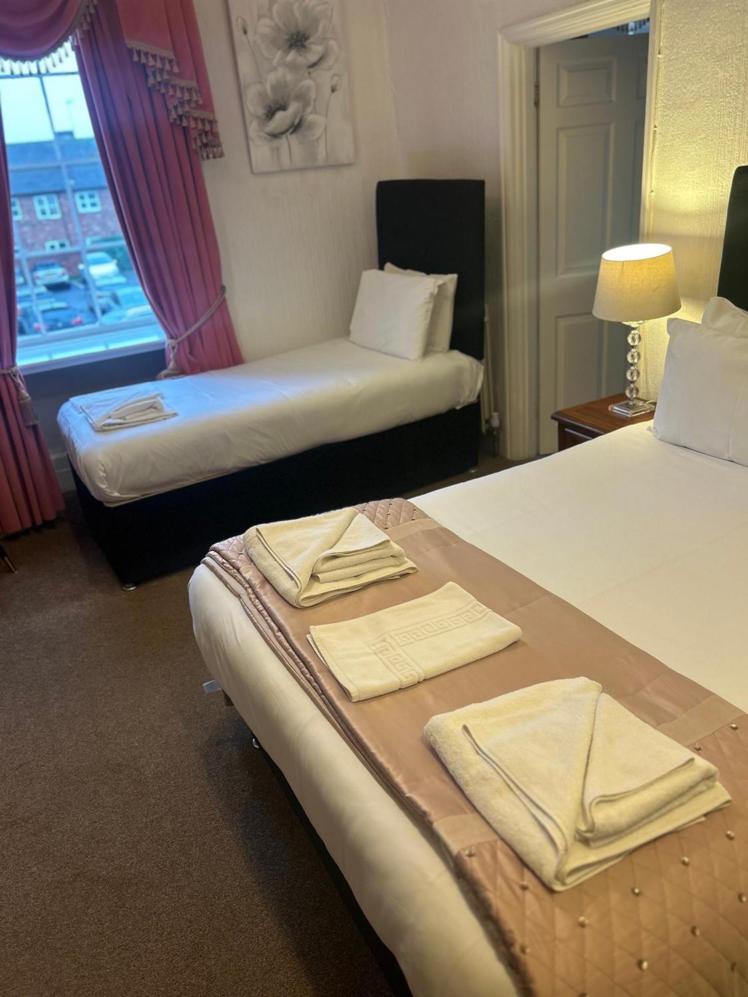 Parlors Hall Hotel Бриджнорт Екстериор снимка
